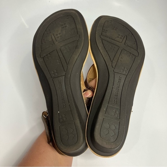 Naturalizer metallic leather t-strap sandals size 8 - Picture 6 of 6